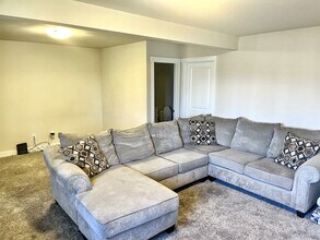 5569 Big Bear Wy in Anchorage, AK - Building Photo - Building Photo