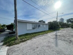 420 Douglass Ave in West Palm Beach, FL - Building Photo - Building Photo