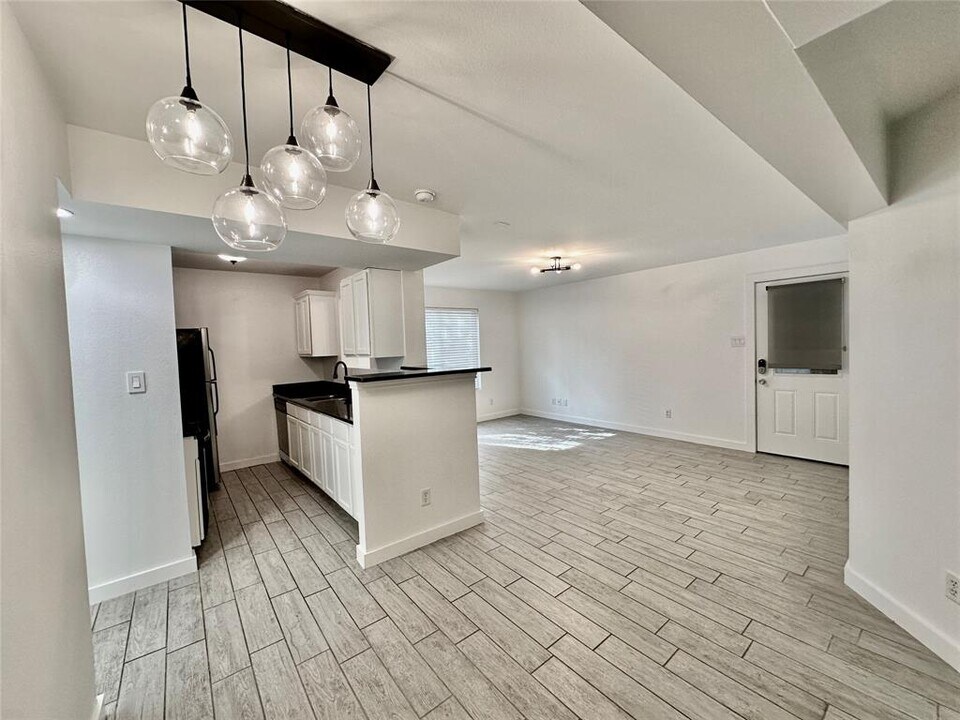 1307 Norwalk Ln in Austin, TX - Building Photo
