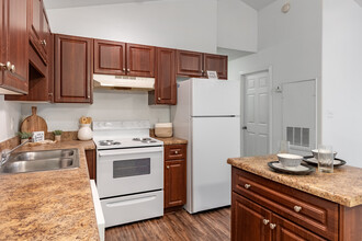 Avalon Apartments in Augusta, GA - Building Photo - Interior Photo