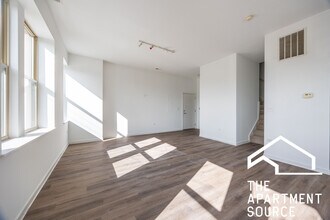 2714 W North Ave, Unit 206 in Chicago, IL - Building Photo - Building Photo