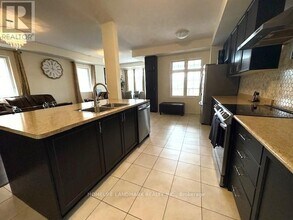 56 Lowes Hill Cir in Caledon, ON - Building Photo - Building Photo