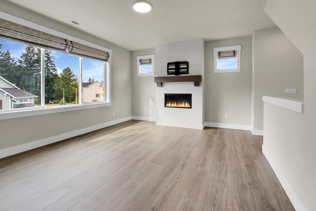 13922 12th Pl W in Lynnwood, WA - Foto de edificio - Building Photo