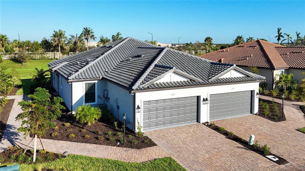 10072 Morning Mist Ln in Sarasota, FL - Building Photo