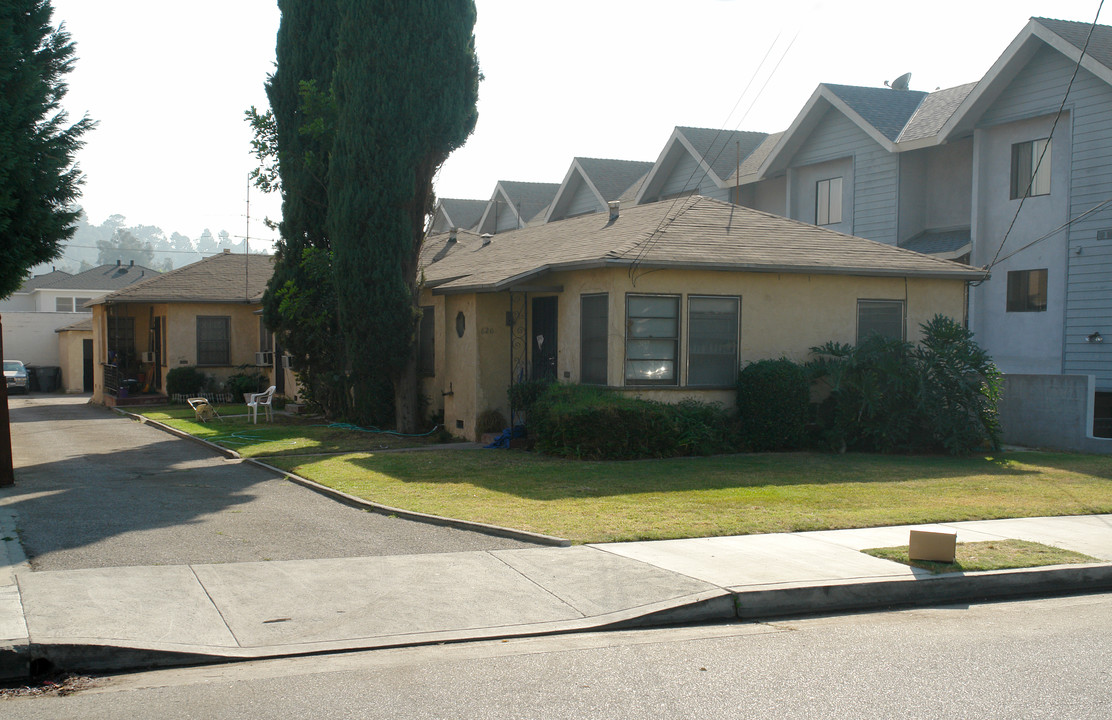 620 E Acacia Ave in Glendale, CA - Building Photo