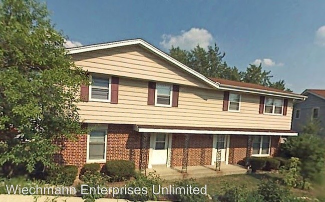 Brookfield Hills Townhouses in Brookfield, WI - Building Photo - Building Photo