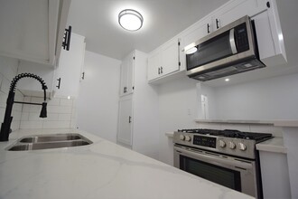 849 N McCadden Pl, Unit 04 in Los Angeles, CA - Foto de edificio - Building Photo
