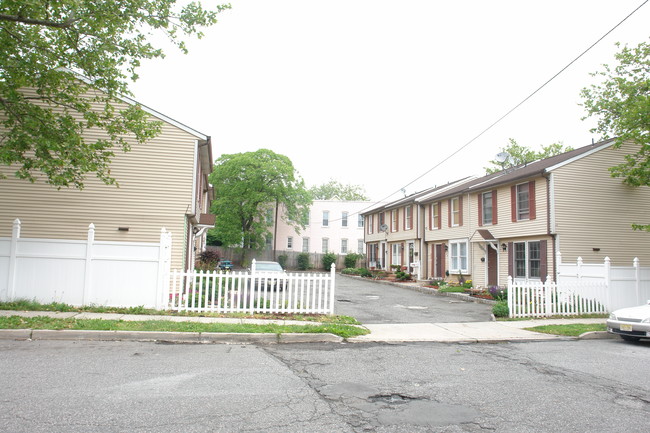 94-96 Commerce St in Perth Amboy, NJ - Building Photo - Building Photo