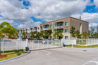 Amelia in Miami, FL - Foto de edificio - Building Photo