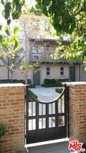 15225 Kensington Park Dr in Tustin, CA - Foto de edificio - Building Photo