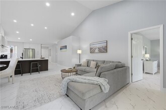 3605 Corinthian Way in Naples, FL - Foto de edificio - Building Photo