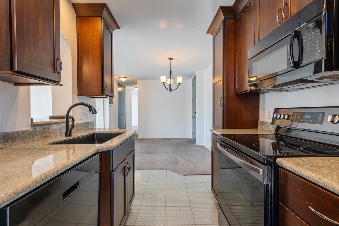 6455 La Jolla BoulevardUnit 245 Ln in San Diego, CA - Building Photo