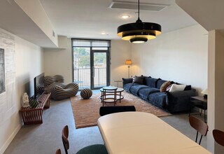 4548 Huntington Dr S, Unit 4570 huntington dr in Los Angeles, CA - Foto de edificio - Building Photo