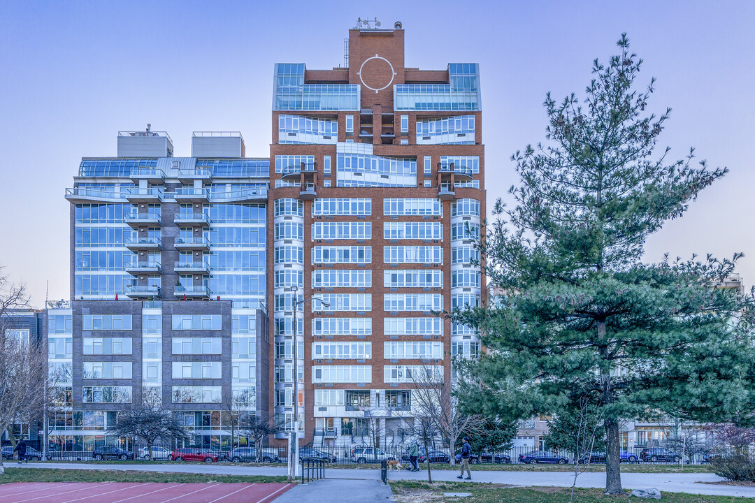 Bayard Views Condominiums in Brooklyn, NY - Building Photo