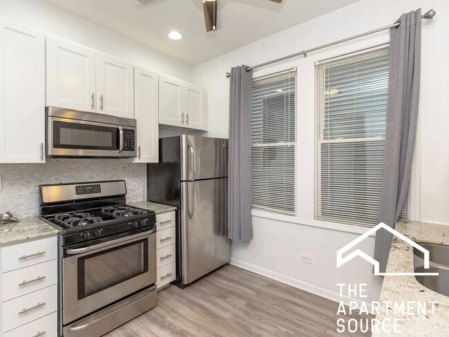 2649 N Wayne Ave, Unit 1F in Chicago, IL - Building Photo - Building Photo