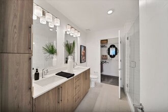 Vesada in Doral, FL - Foto de edificio - Building Photo