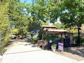 2012 Maxwell Ln in Austin, TX - Building Photo - Building Photo