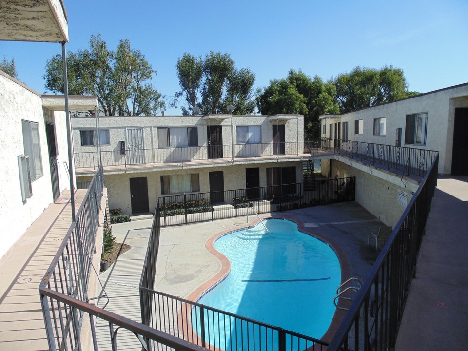 The Web Apartments in Los Angeles, CA - Building Photo