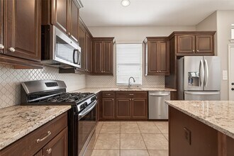 134 Mimosa Silk Ct in Montgomery, TX - Building Photo - Building Photo