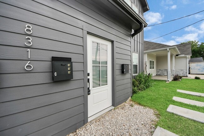 8316 Corinth St in Houston, TX - Building Photo - Building Photo