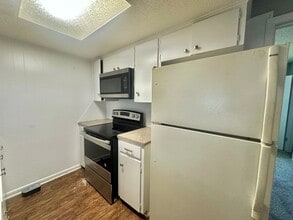 2109 Muroc St in Austin, TX - Building Photo - Building Photo