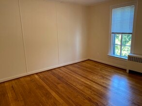 13 BRIDGE St, Unit Unit #2 2nd Fl in Stockton, NJ - Building Photo - Building Photo