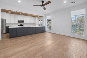 110 SE G Ct in Bentonville, AR - Building Photo - Building Photo