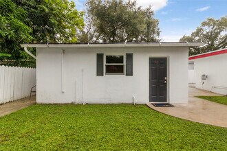 511 NE 161st St in Miami, FL - Building Photo - Building Photo