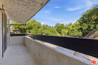 4345 Canoga Ave in Los Angeles, CA - Building Photo - Building Photo