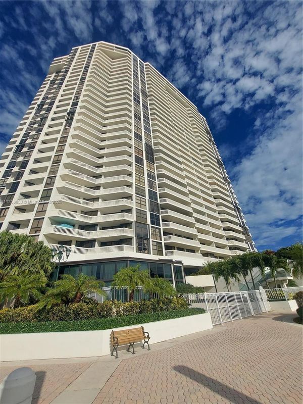 property at 1000 W Island Blvd