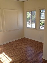 1163 E 48th St in Los Angeles, CA - Foto de edificio - Building Photo