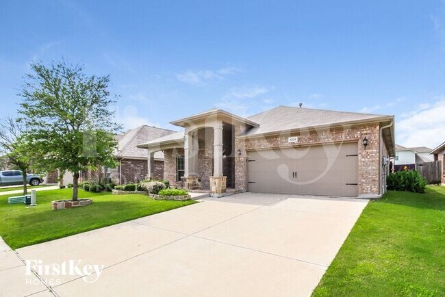 1221 Goodland Terrace in Fort Worth, TX - Foto de edificio - Building Photo