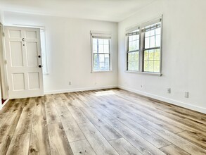 1802 Ocean Park Blvd in Santa Monica, CA - Building Photo - Interior Photo