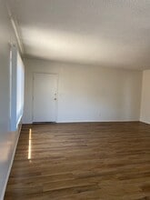 1304 Amethyst St, Unit D in Redondo Beach, CA - Building Photo - Building Photo