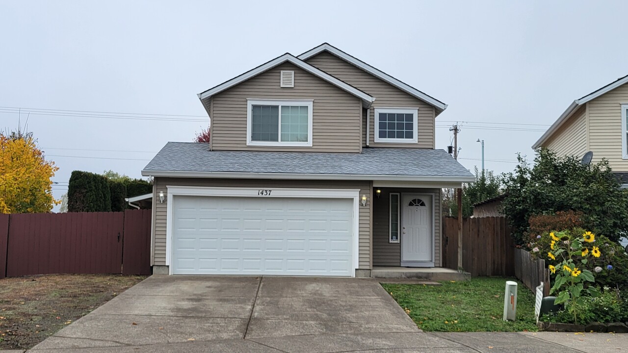 1437 S 10th Terrace in Cornelius, OR - Building Photo