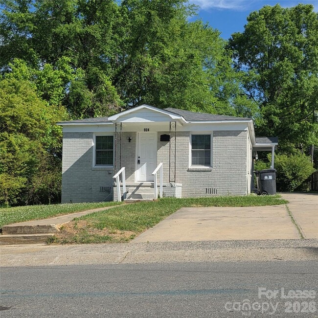 property at 924 Holland Ave
