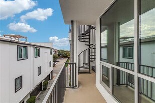 739 Cannen John Ln in Dallas, TX - Building Photo