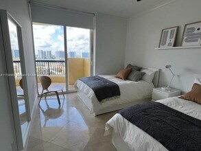 17875 Collins Ave, Unit 1705 in Sunny Isles Beach, FL - Building Photo - Building Photo