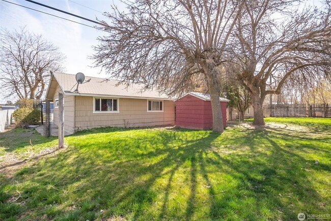 333 F St NW, Unit 335 F in Ephrata, WA - Foto de edificio - Building Photo