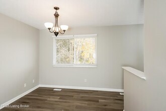 7411 Autumn Bent Way in Crestwood, KY - Building Photo - Building Photo