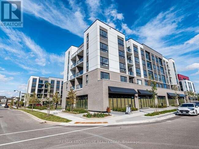 3250 Carding Mill Trail in Oakville, ON - Building Photo - Building Photo
