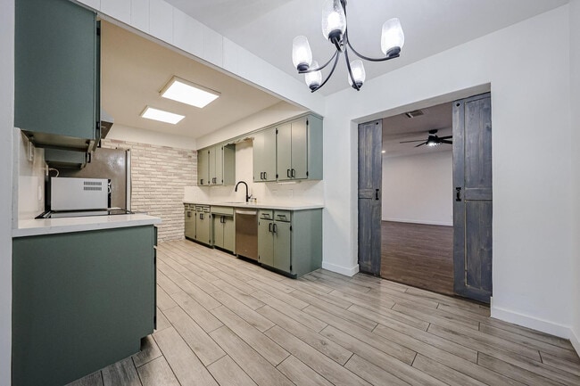 property at 2816 N 33rd Pl