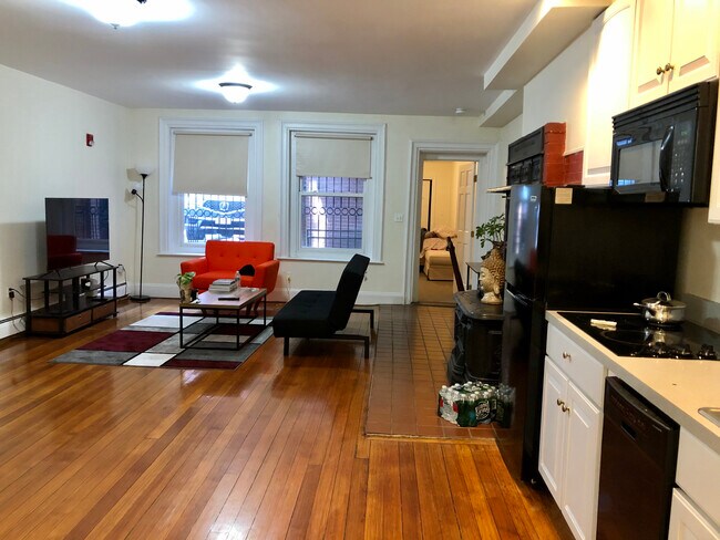 109 Beacon St, Unit 1 in Boston, MA - Building Photo - Building Photo