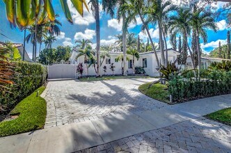 2020 Alamanda Dr in North Miami, FL - Building Photo - Building Photo