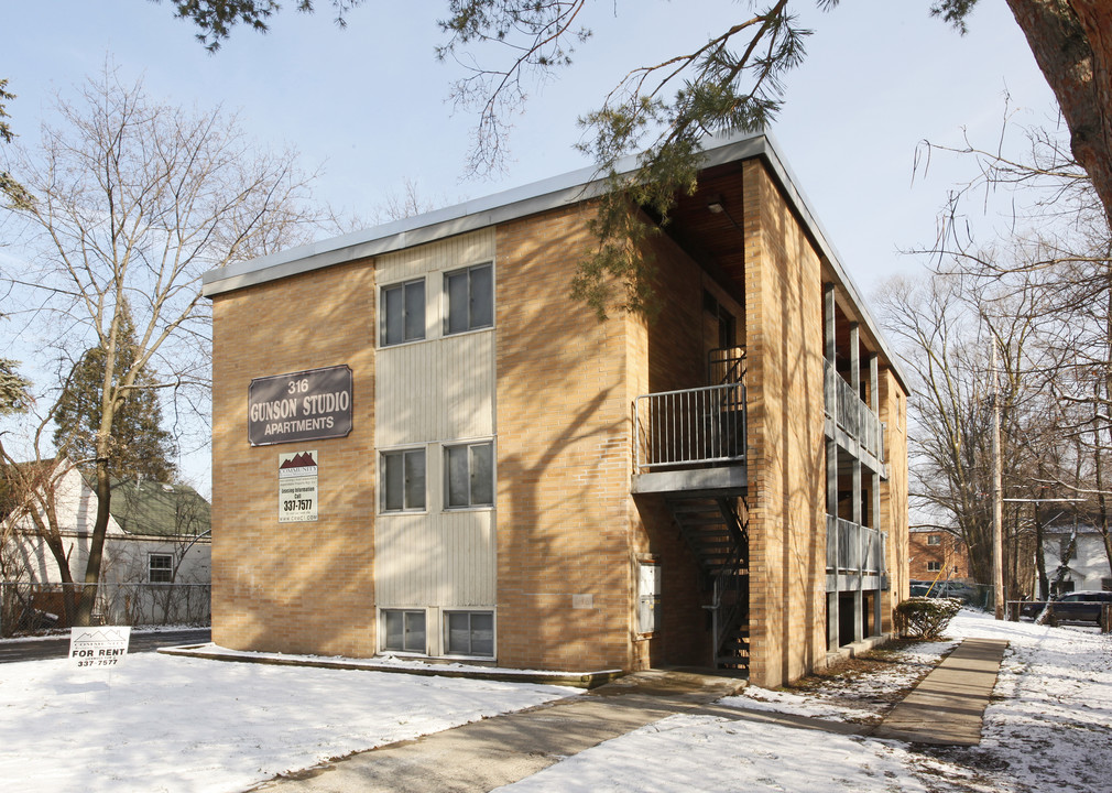 Gunson Studio Apartments in East Lansing, MI - Foto de edificio