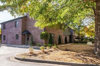 1921 Charlotte Dr in Charlotte, NC - Building Photo - Building Photo