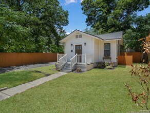 415 Margaret Ave in San Antonio, TX - Foto de edificio - Building Photo