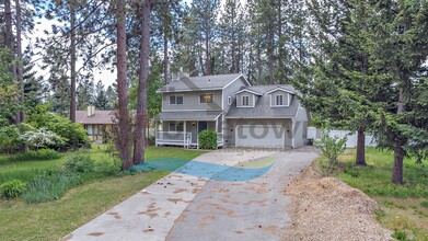 6001 N Pinegrove Dr in Coeur d'Alene, ID - Building Photo - Building Photo