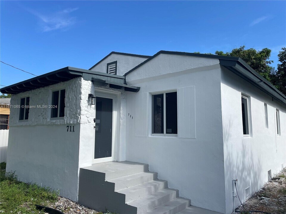 711 NW 55th St-Unit -1 in Miami, FL - Foto de edificio