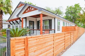 1215 Lamar St in San Antonio, TX - Building Photo - Building Photo